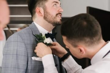 Eleganckie butonierki dla pana młodego: Najlepsze dodatki ślubne