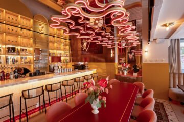 Stół wiejski: tradycyjne meble gastronomiczne dla restauracji i eventów