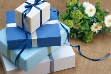 Naklejki na prezenty: kreatywne pomysły na ozdobę upominków