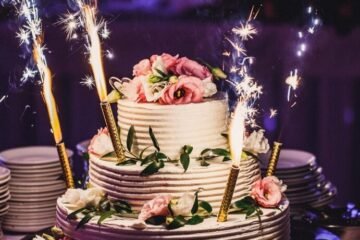 Tradycyjne i pyszne torty weselne: przepisy, dekoracje i inspiracje